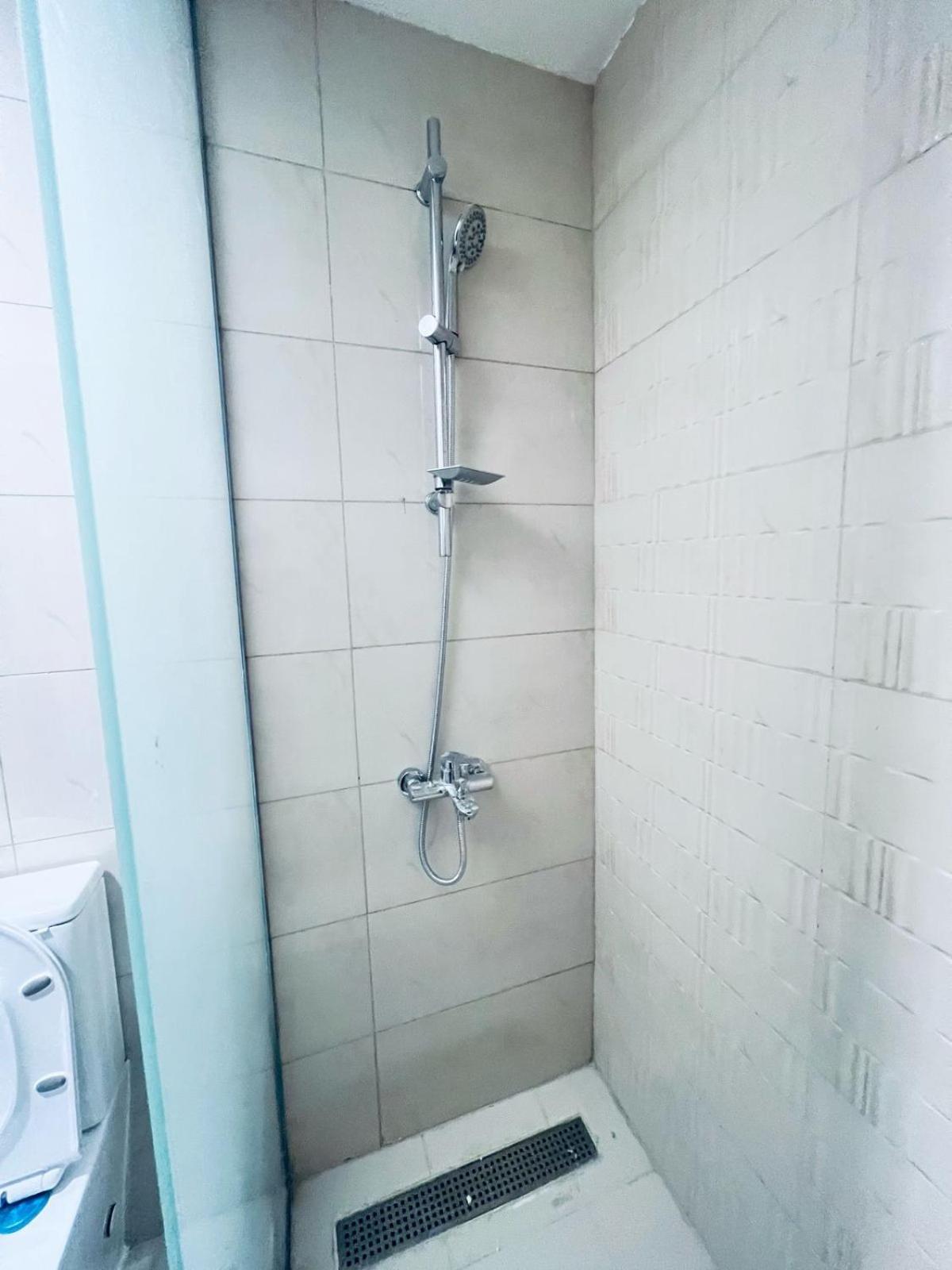 두바이 Moon Backpackers Burjman Exit 2, Family Partitions, Loft Partitions, 아파트 외부 사진