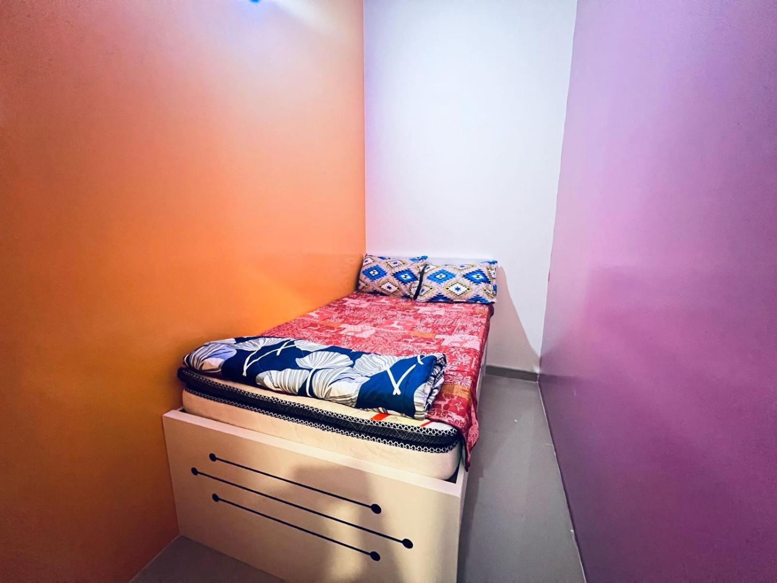 두바이 Moon Backpackers Burjman Exit 2, Family Partitions, Loft Partitions, 아파트 외부 사진