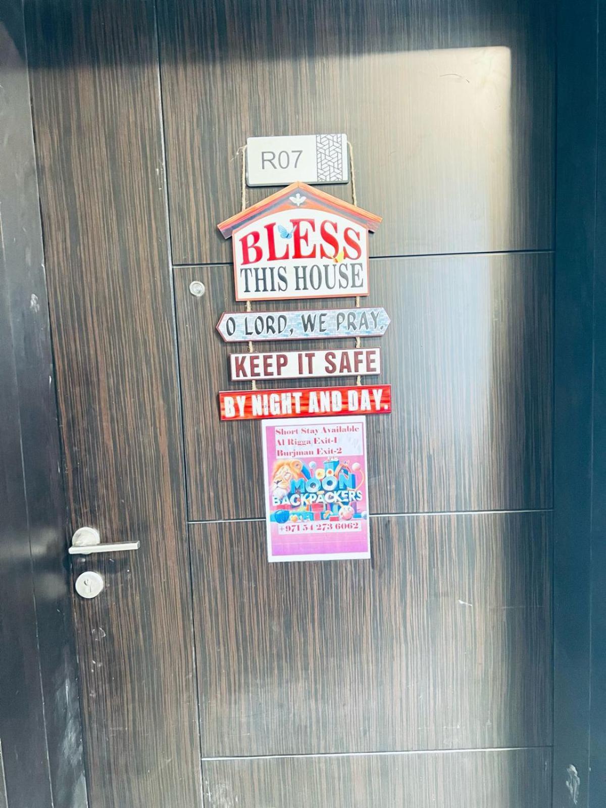 두바이 Moon Backpackers Burjman Exit 2, Family Partitions, Loft Partitions, 아파트 외부 사진