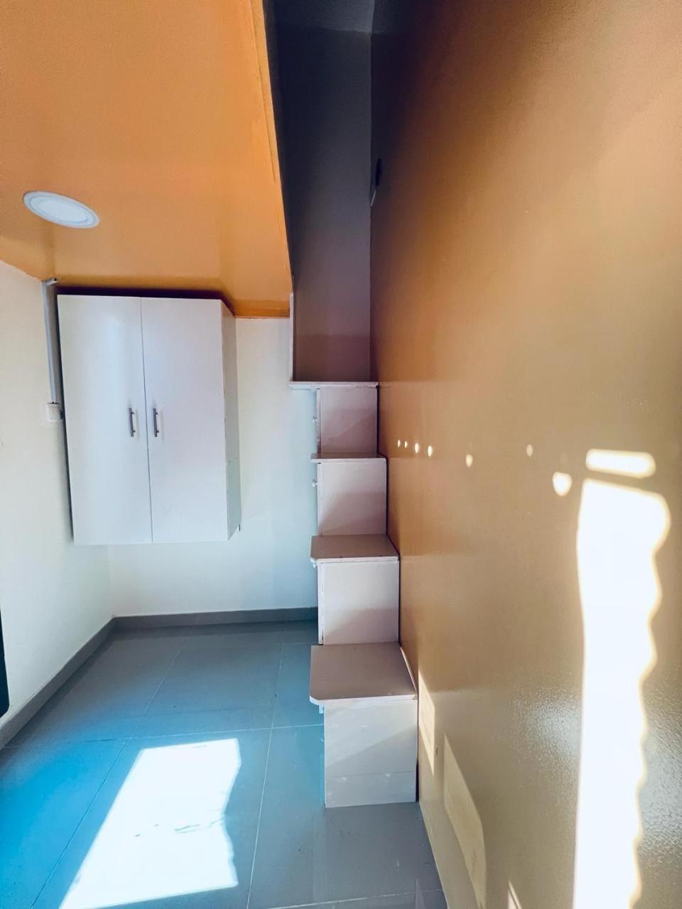 두바이 Moon Backpackers Burjman Exit 2, Family Partitions, Loft Partitions, 아파트 외부 사진