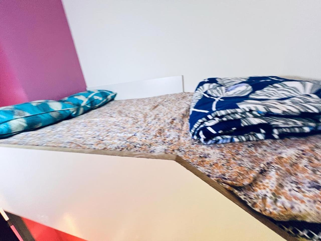 두바이 Moon Backpackers Burjman Exit 2, Family Partitions, Loft Partitions, 아파트 외부 사진