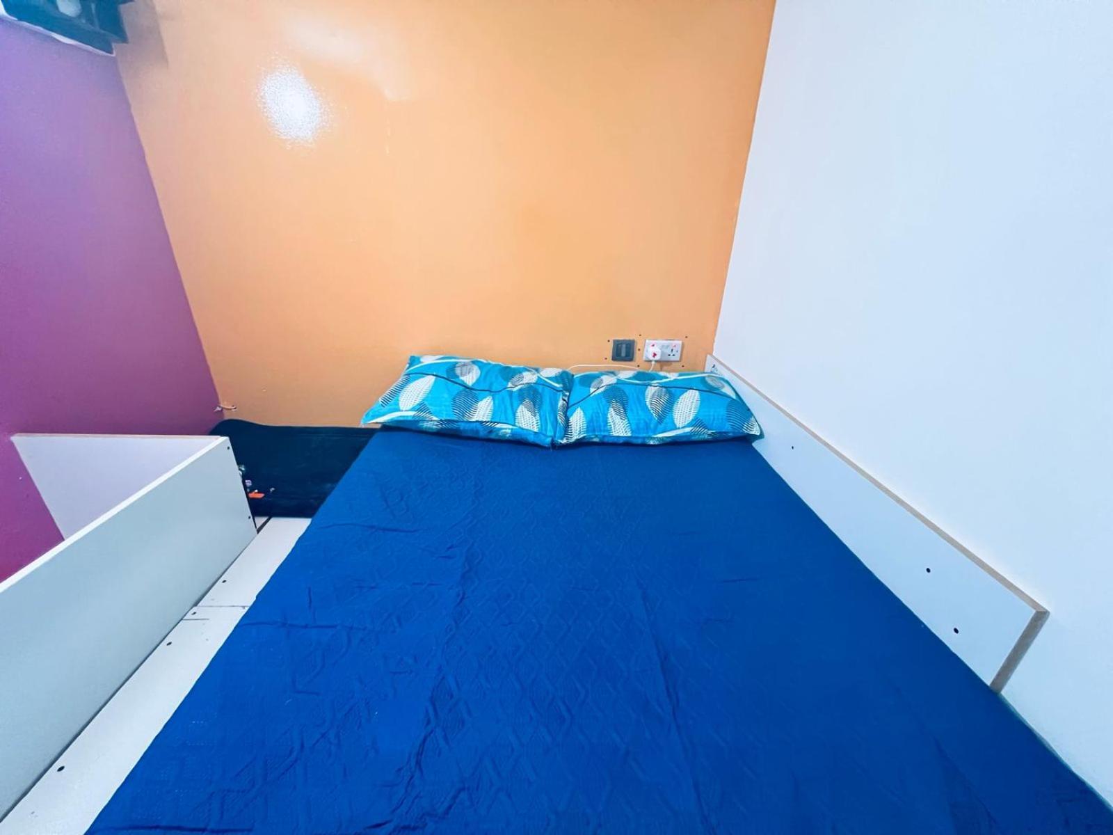 두바이 Moon Backpackers Burjman Exit 2, Family Partitions, Loft Partitions, 아파트 외부 사진