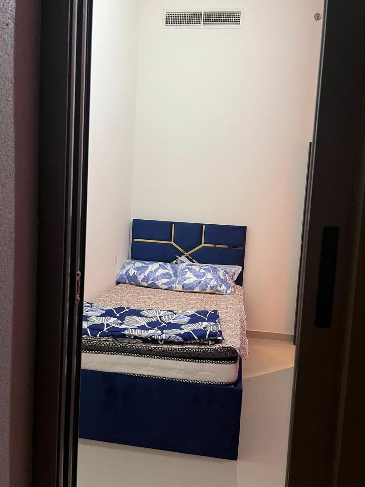 두바이 Moon Backpackers Burjman Exit 2, Family Partitions, Loft Partitions, 아파트 외부 사진