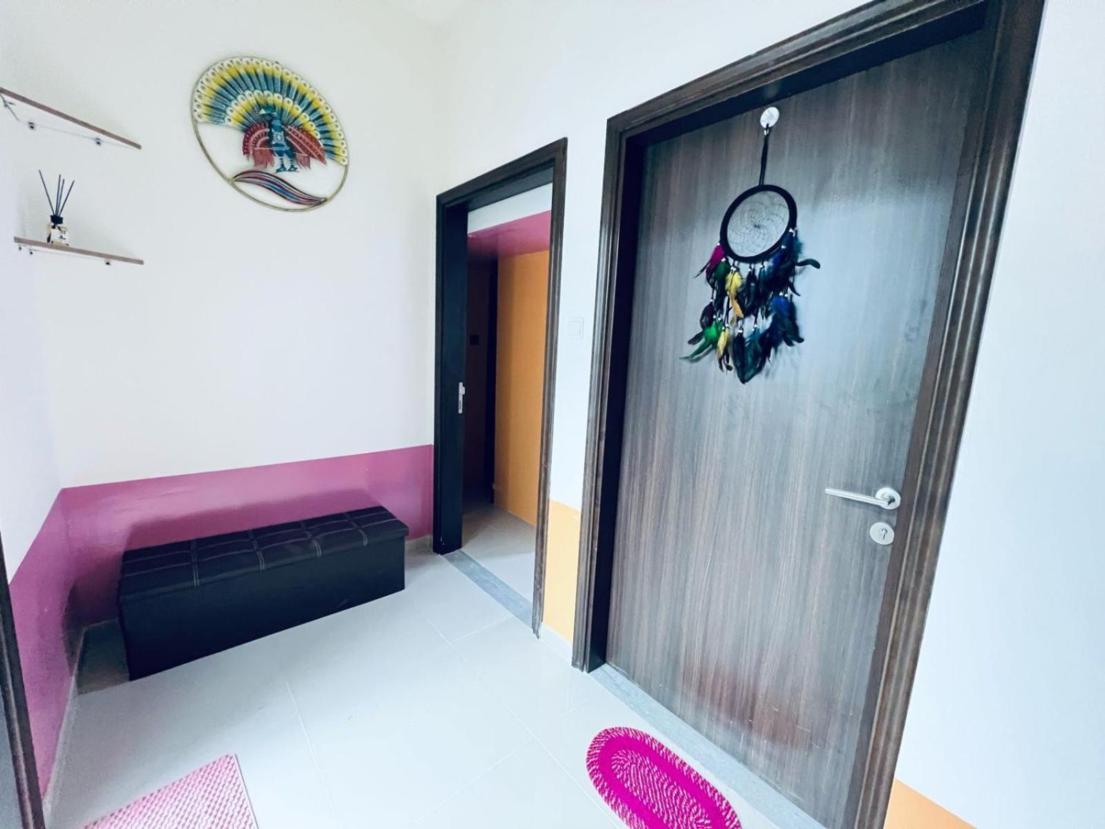 두바이 Moon Backpackers Burjman Exit 2, Family Partitions, Loft Partitions, 아파트 외부 사진