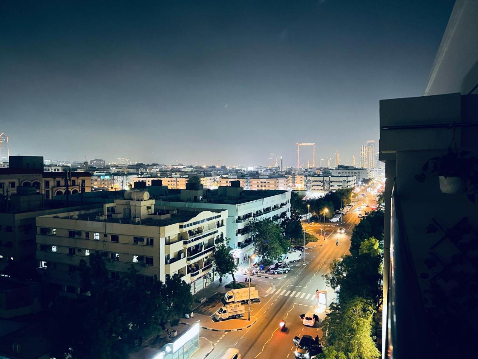 두바이 Moon Backpackers Burjman Exit 2, Family Partitions, Loft Partitions, 아파트 외부 사진