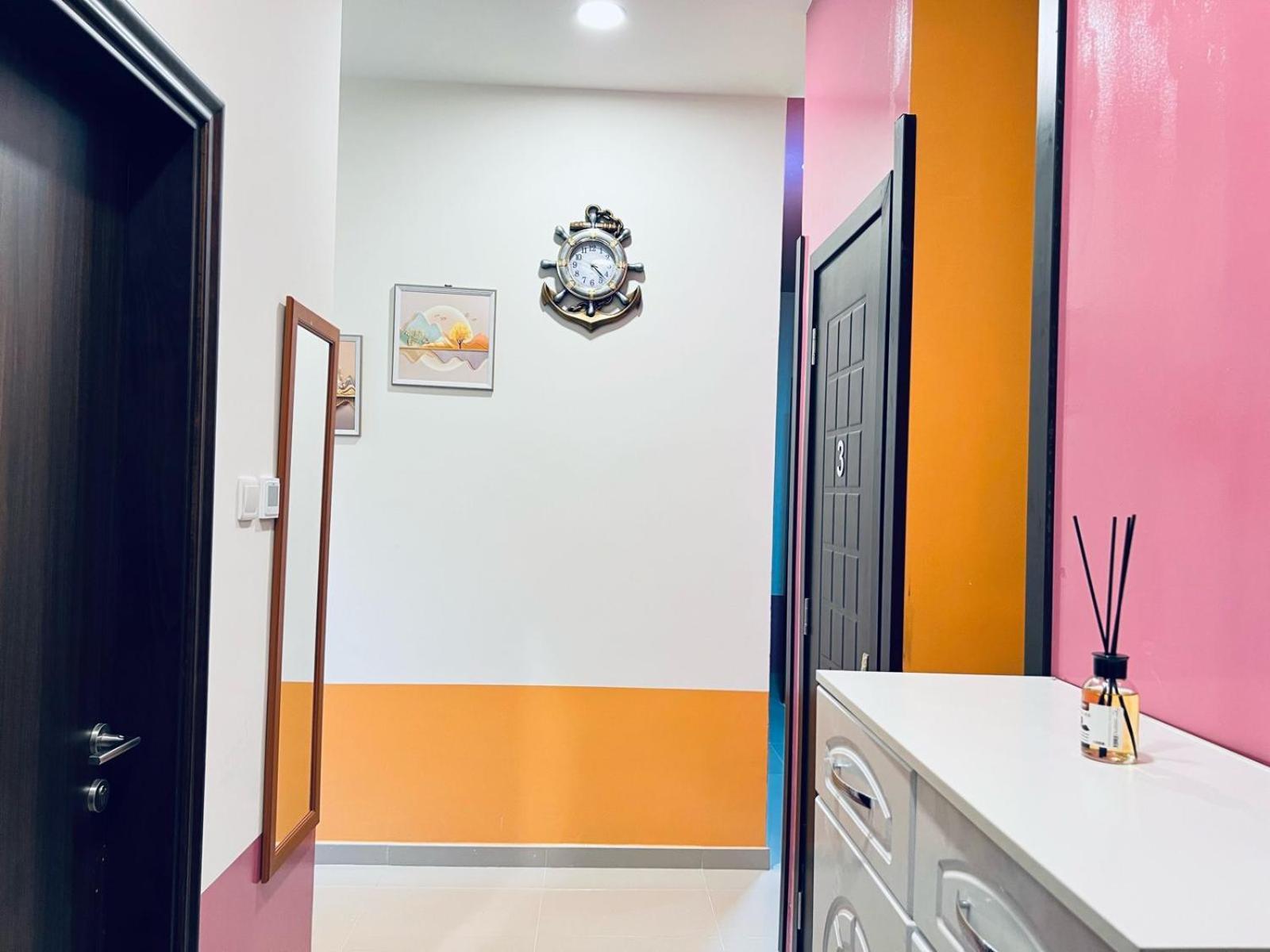 두바이 Moon Backpackers Burjman Exit 2, Family Partitions, Loft Partitions, 아파트 외부 사진