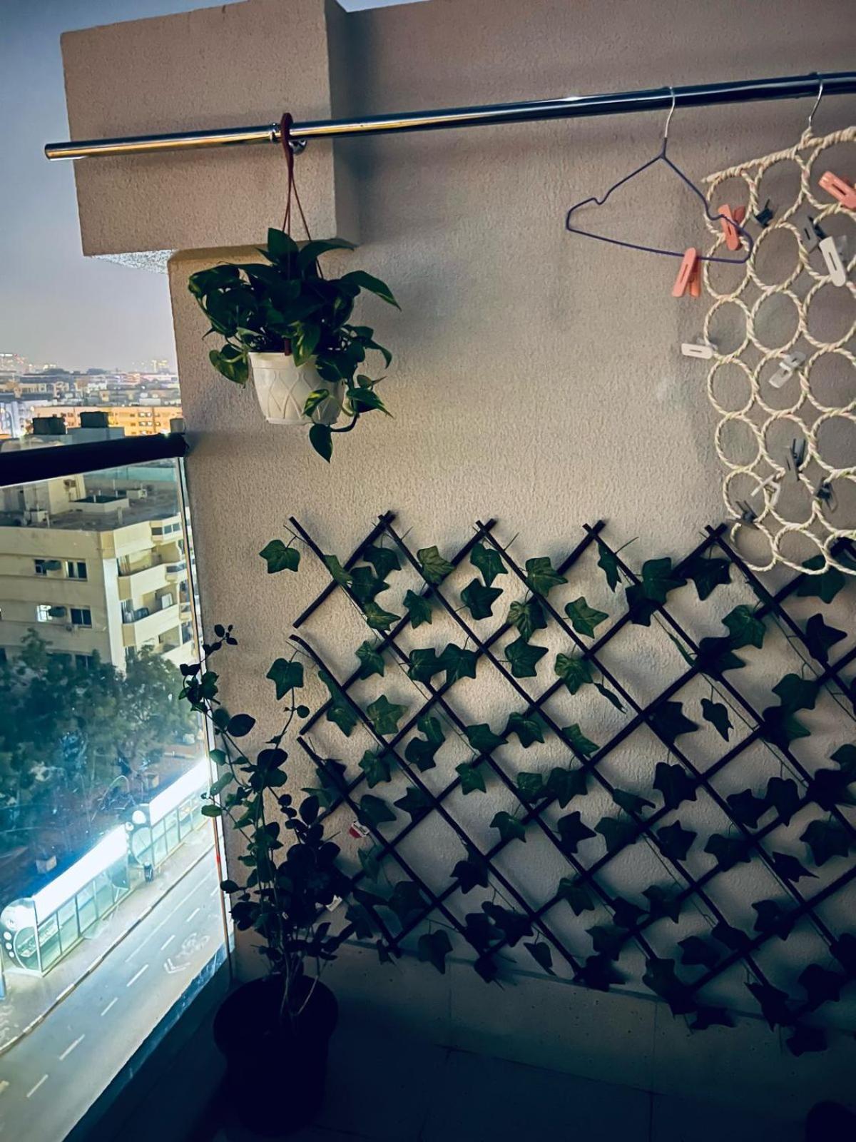 두바이 Moon Backpackers Burjman Exit 2, Family Partitions, Loft Partitions, 아파트 외부 사진