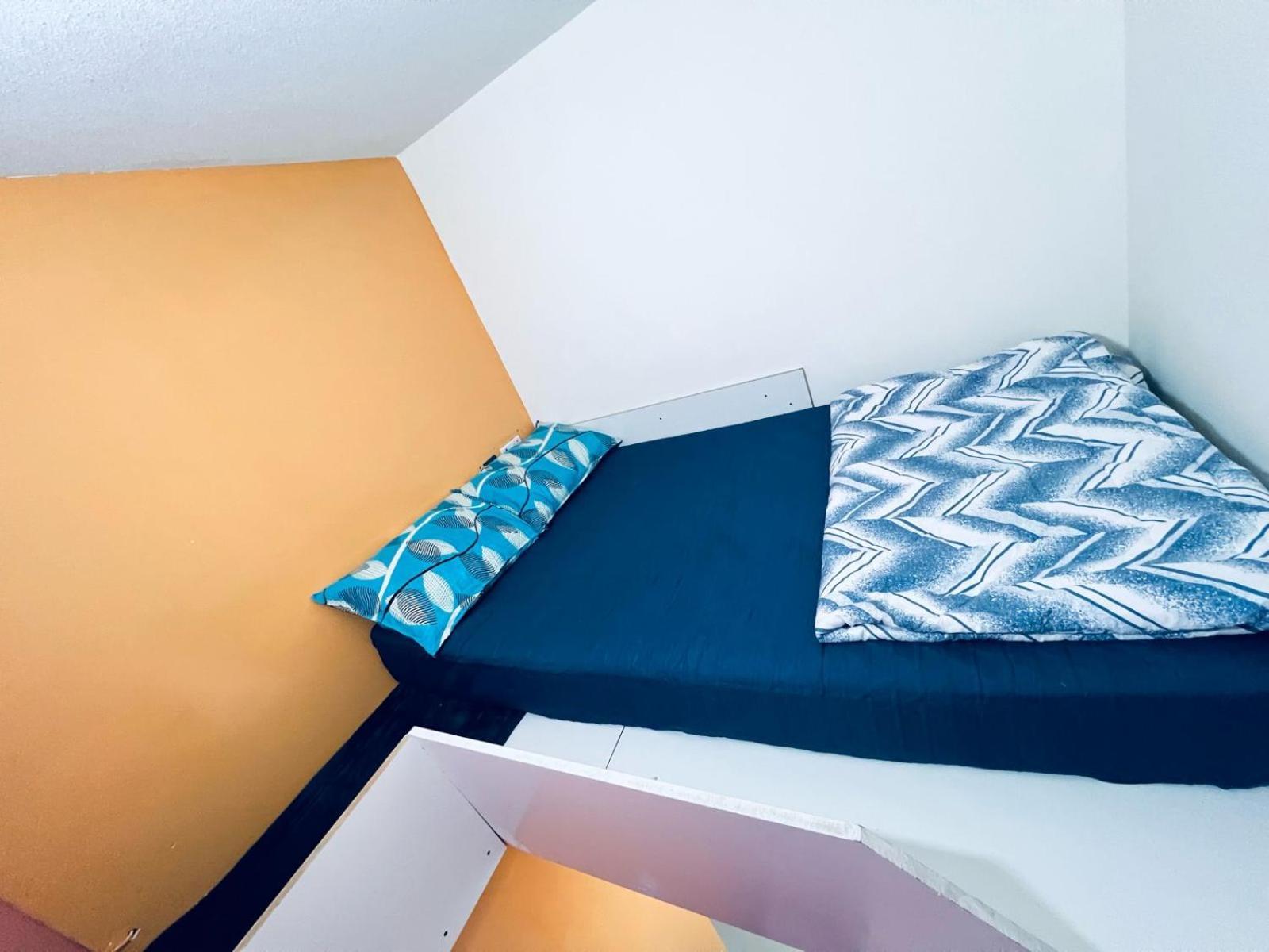 두바이 Moon Backpackers Burjman Exit 2, Family Partitions, Loft Partitions, 아파트 외부 사진