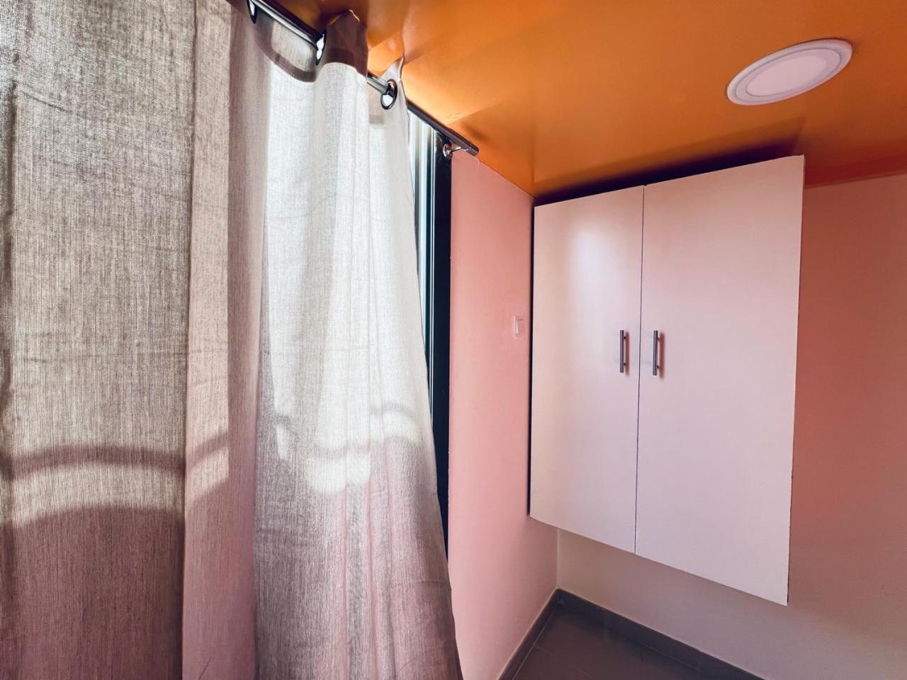 두바이 Moon Backpackers Burjman Exit 2, Family Partitions, Loft Partitions, 아파트 외부 사진