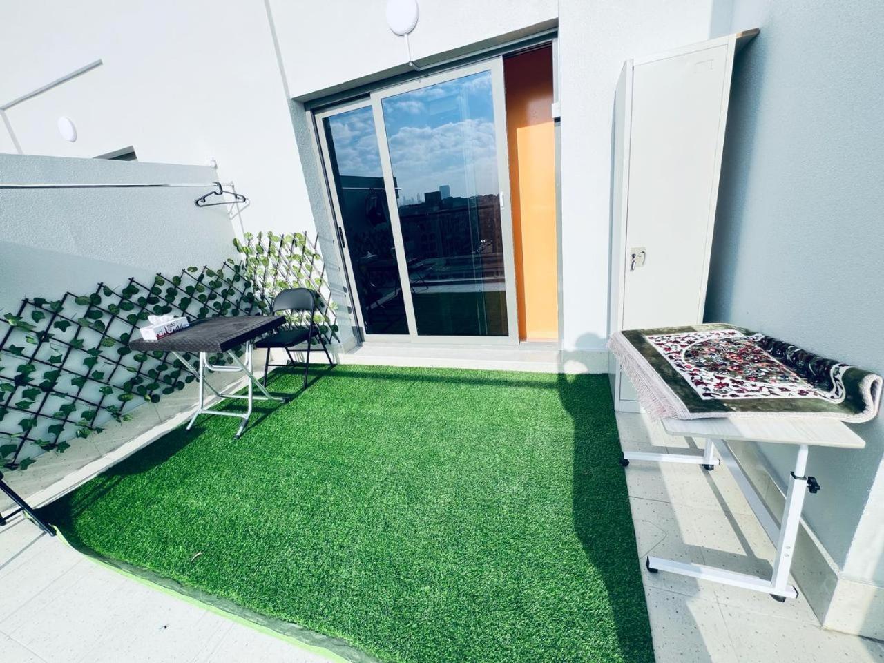 두바이 Moon Backpackers Burjman Exit 2, Family Partitions, Loft Partitions, 아파트 외부 사진